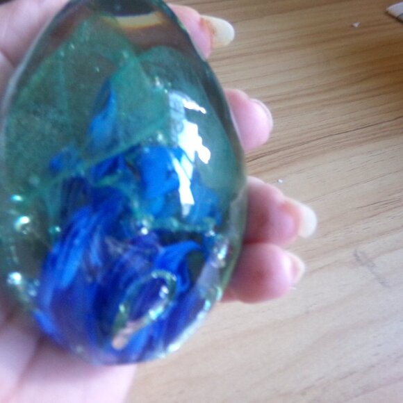 vintage heavy blown glass paper weight. signed. - Picture 2 of 4